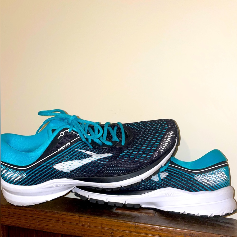 Brooks Launch Women’s Size 11…hardly any wear!